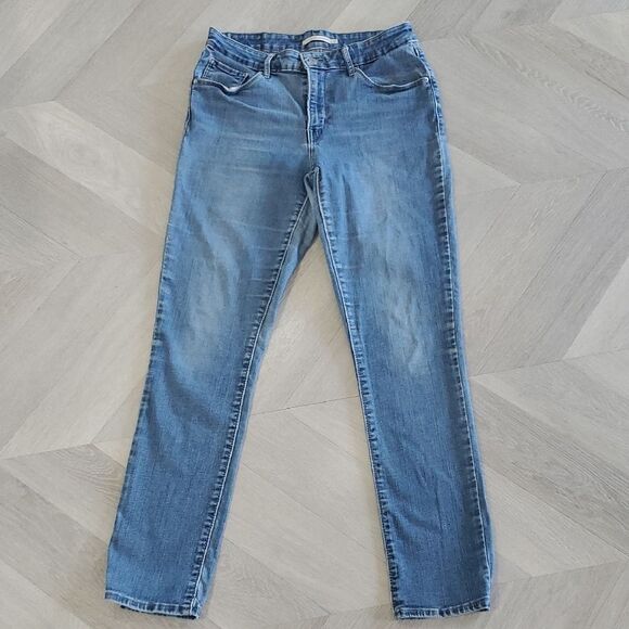 Levis Classic Mid Rise Skinny Womans Jeans, Size 31 - Picture 1 of 8
